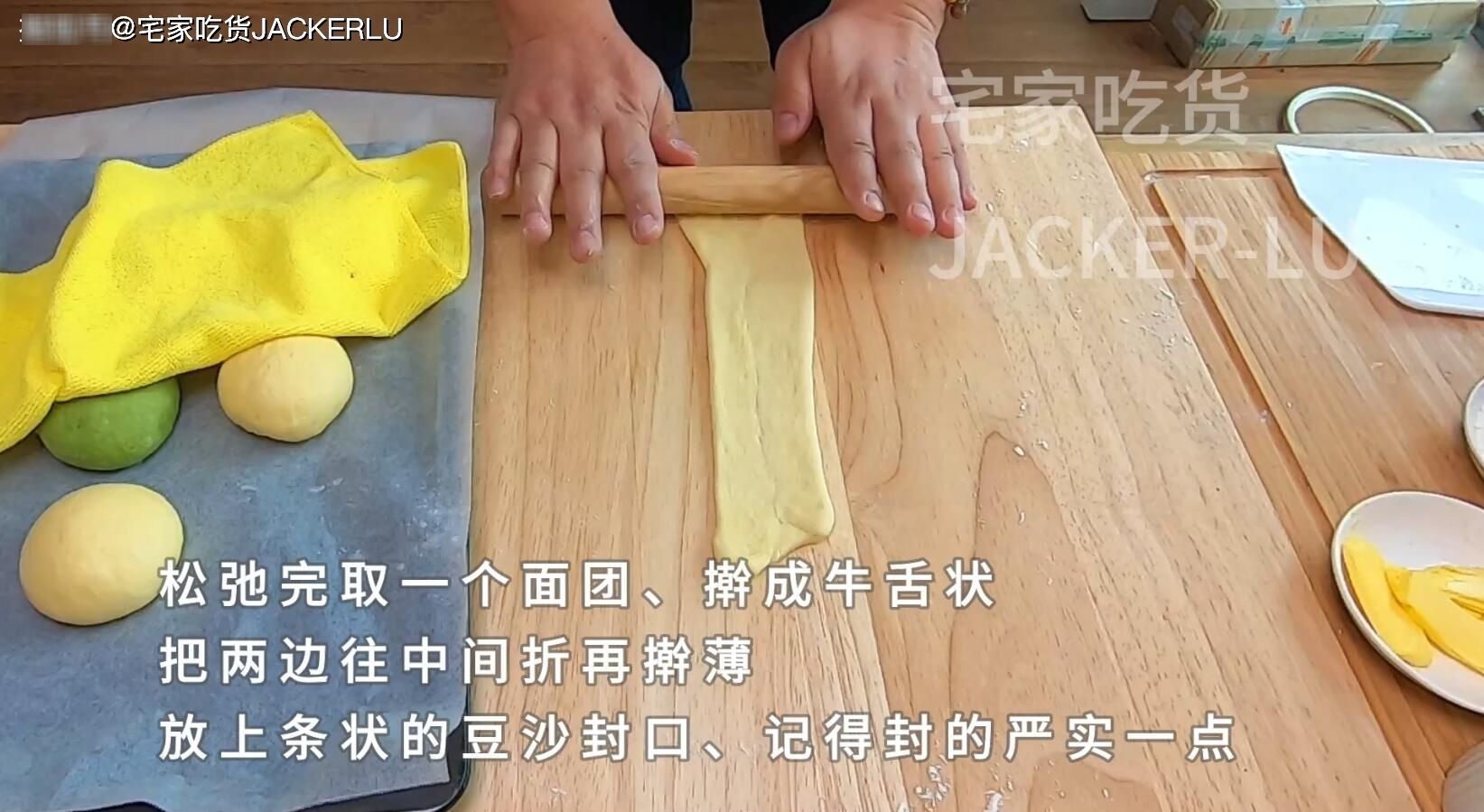 面包|家常毛毛虫面包，简单又经典的甜品，入口细腻，绵软有嚼劲。