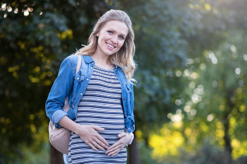 身体|孕期多散步是对身体好，但有两个时间段除外，可能伤到胎儿