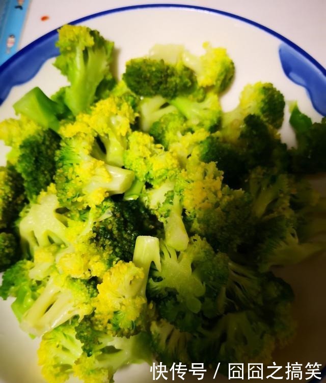 “西兰花”有人焯水!有人直接炒!酒店大厨说这样做,又脆又入味