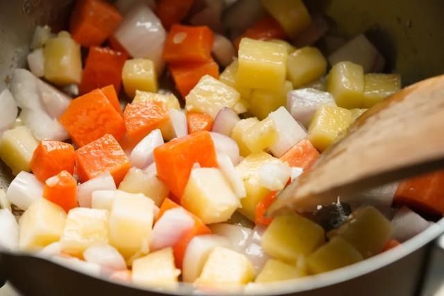 这一碗里没有肉，却比吃肉还暖和10倍