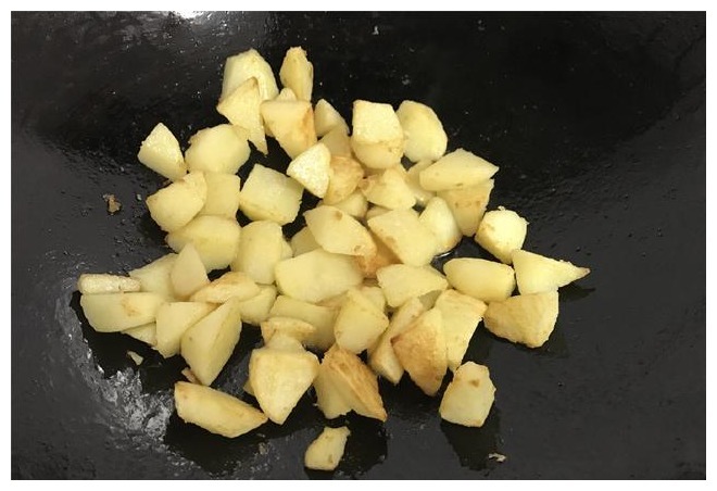 土豆原然还有这么好吃的做法,比吃肉还过瘾,每次做连汤都不剩