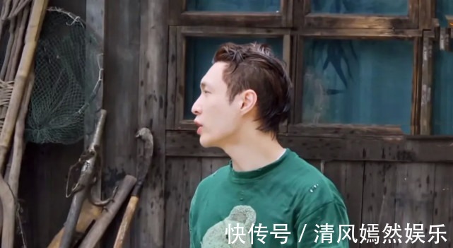 黄渤|张艺兴录制节目受欺负被黄磊追着打,被黄渤泼水,头发全湿透!