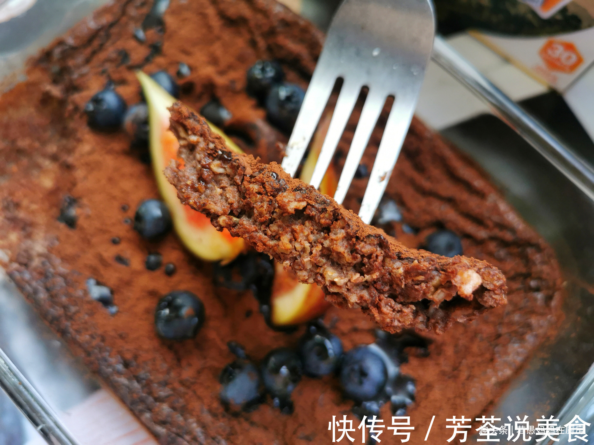 家里没面粉了,一碗燕麦,两个鸡蛋,搅一搅做成早餐饼,低脂饱腹
