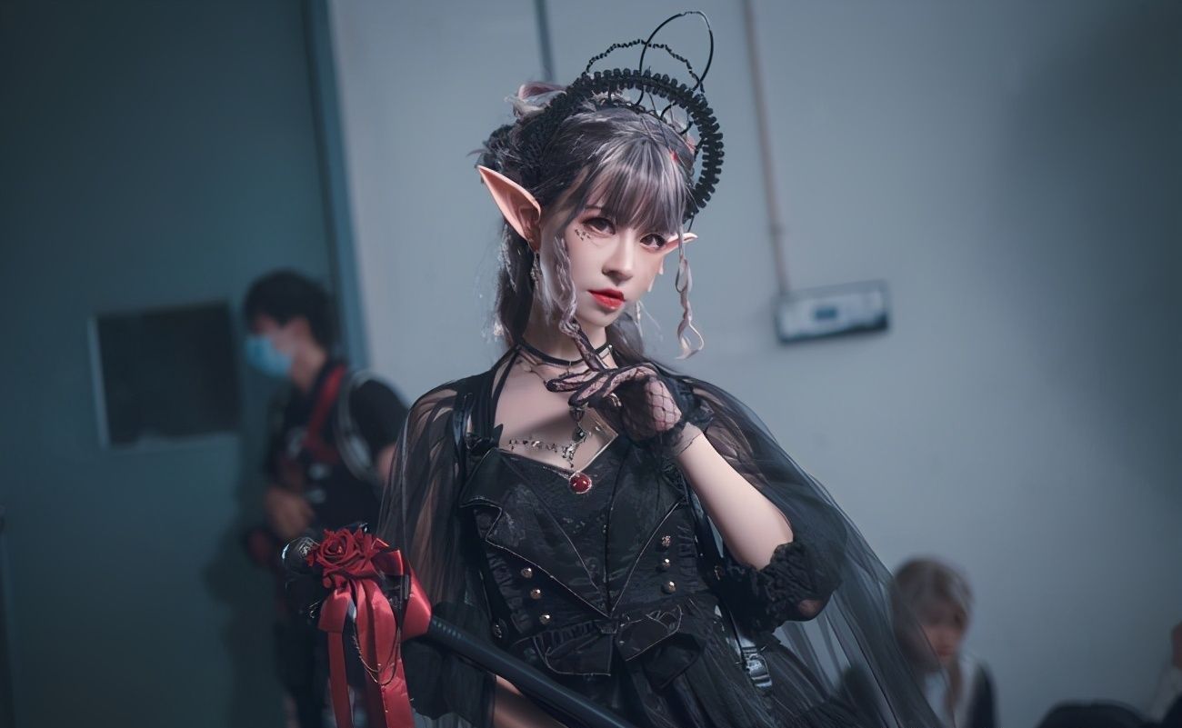 悄悄|cosplay-悄悄“坠入人间”的黑裙子精灵