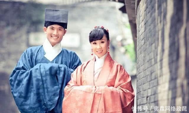 放在|古人喜欢把钱放在袖子里，他们不担心掉下来吗？原来里面暗藏玄机