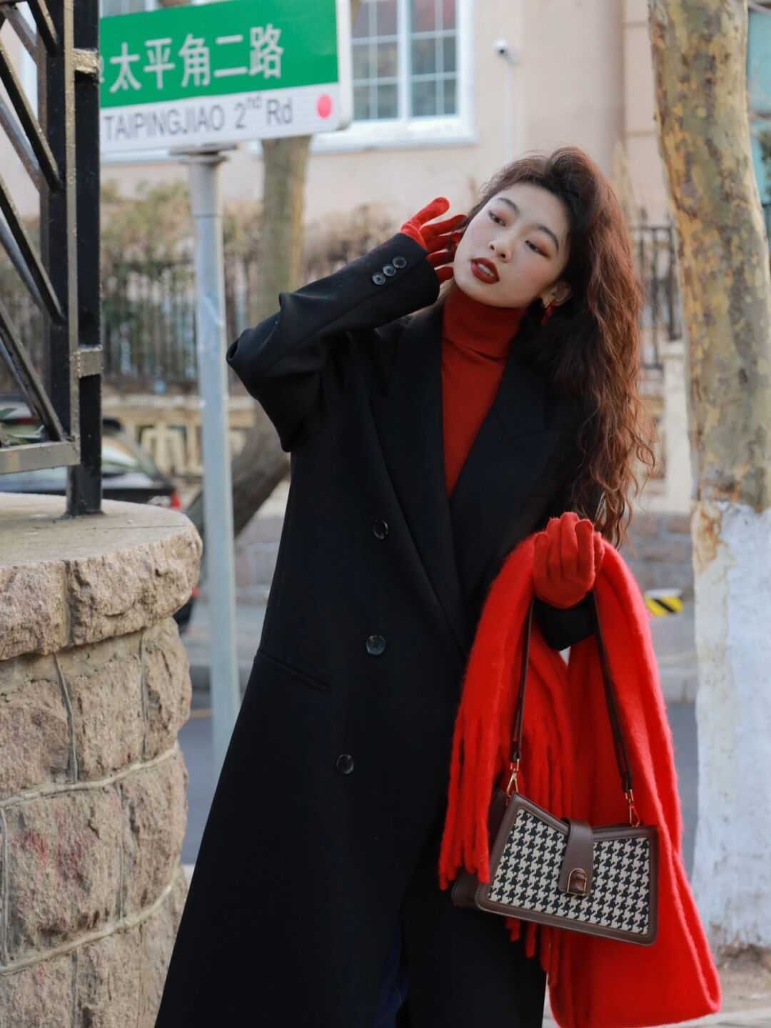 单品|黑红色怎样搭才不落入俗套?试试“内红外黑”,就知道有多牛了