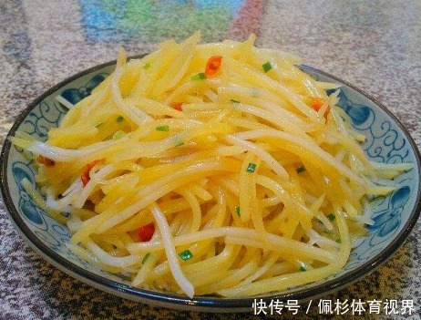 加醋|炒土豆丝时,别再直接加醋了,教你一招,土豆丝不粘锅还脆爽!