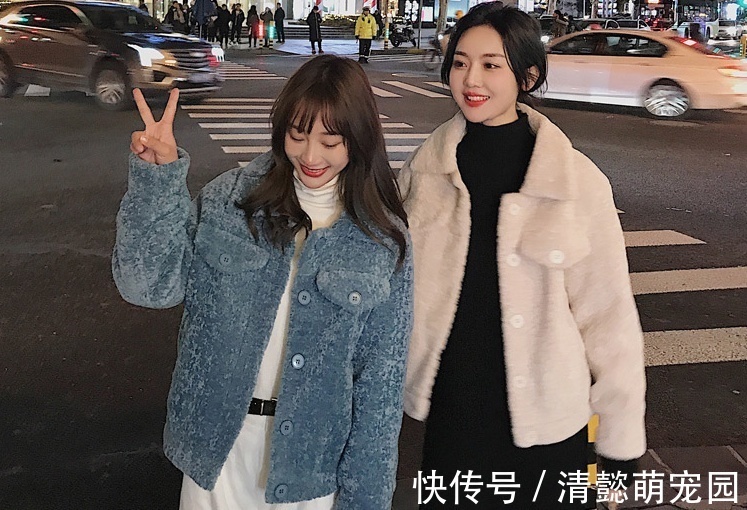 女人味 今年流行这么穿:羊羔毛外套阔腿裤,配短靴,别说,简直美上天