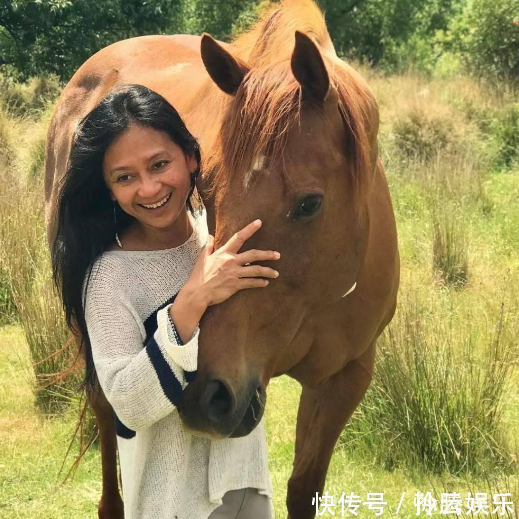 阿姨|55岁不结婚,晒房间引100万人点赞生活好不好,看卧室就知道