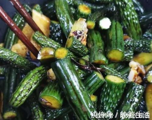 黄瓜|腌黄瓜,先撒盐是大忌多加1步,黄瓜脆爽还入味,放3个月都不坏