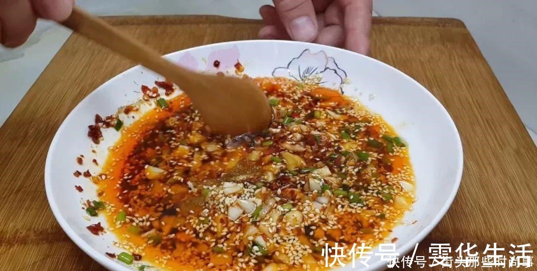 好吃|我家面条就爱这么吃，筷子一搅，做出创意凉拌面，比凉皮劲道好吃