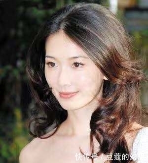 马尾|当头发上有这几个现象的时候,提醒你该换发型了,变身后都很好看