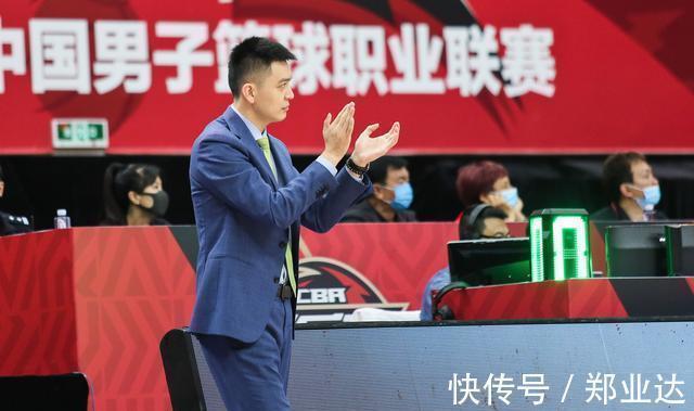 杜锋|周琦拉出空间,让郭艾伦突破,杨鸣的“空城计”让杜锋无计可施