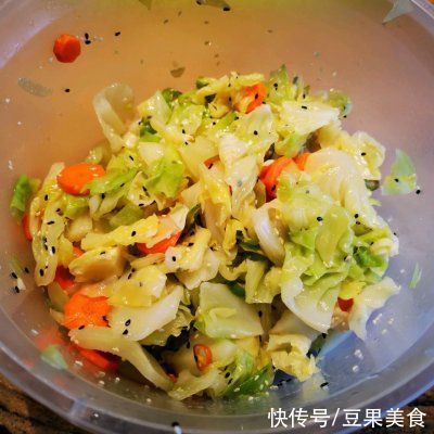 小勺|#夏日开胃餐#不用炸辣椒油也能做出超级开胃的呛拌卷心菜