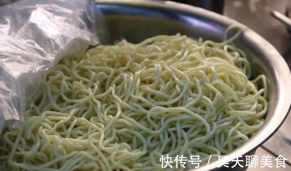 黄瓜|做凉面,煮熟后不要泡冷水,学会2招,面条爽滑筋道,又香又入味