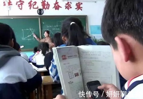 老师|保温杯也暗藏玄机？老师发现学生在杯里藏手机，网友斥责无良商家