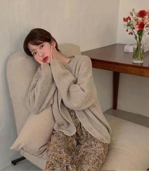 早春就要穿出甜甜的感觉，韩国小姐姐碎花裙配衬衣，温柔又很减龄