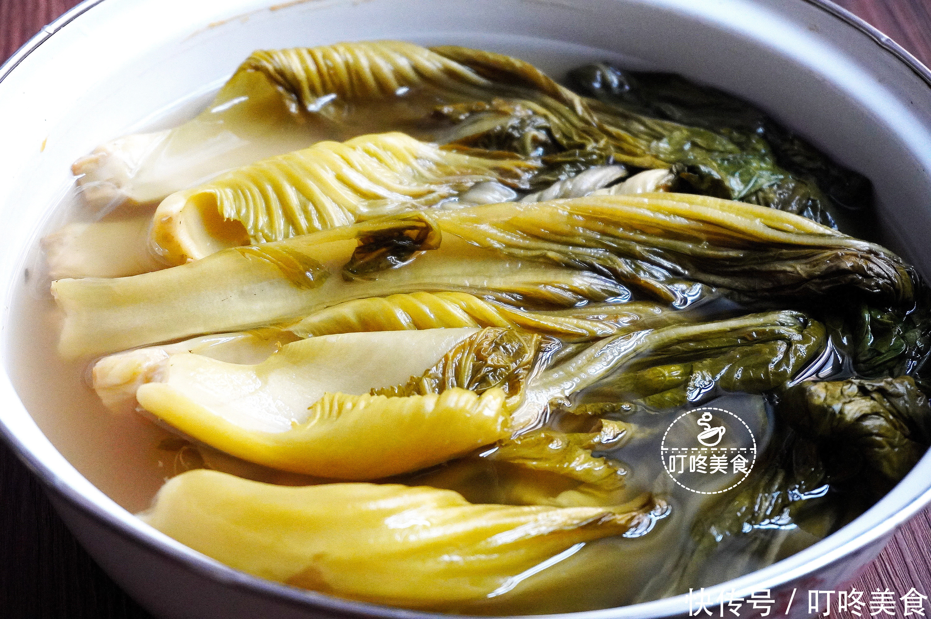 放久不烂|腌酸菜,别只会加盐腌了,牢记3个关键,酸菜又酸又脆,放久不烂