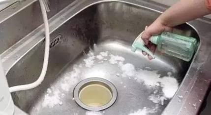 洗碗不要用洗洁精了,保洁阿姨用这个东西代替,去污快还不伤手