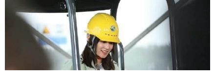 跑男全员开挖掘机路透出炉!Baby呆萌,白鹿专业,林一氛围感绝了