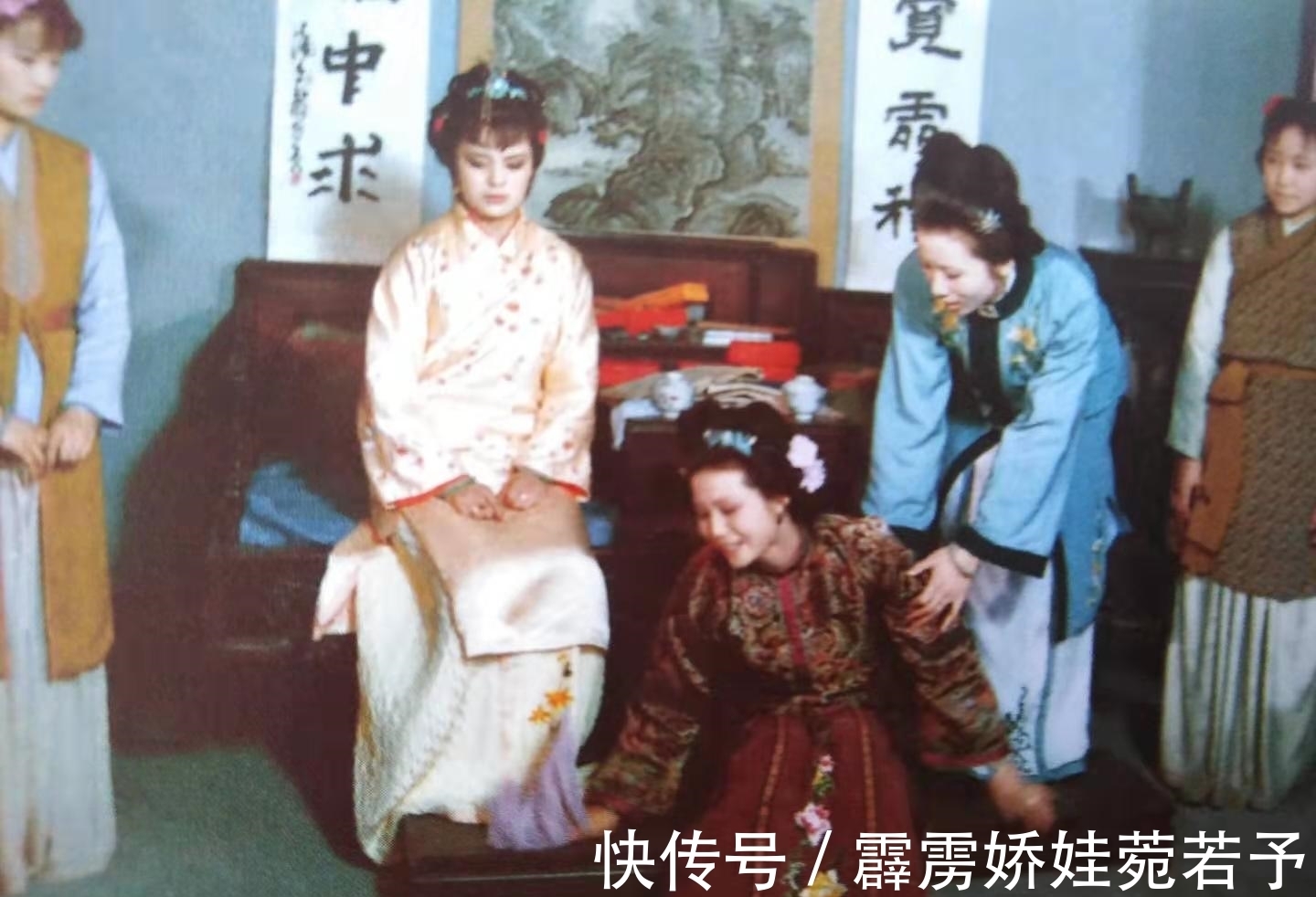 贾环#红楼梦里贾政到底有多宠爱赵姨娘?你看贾环都说了什么