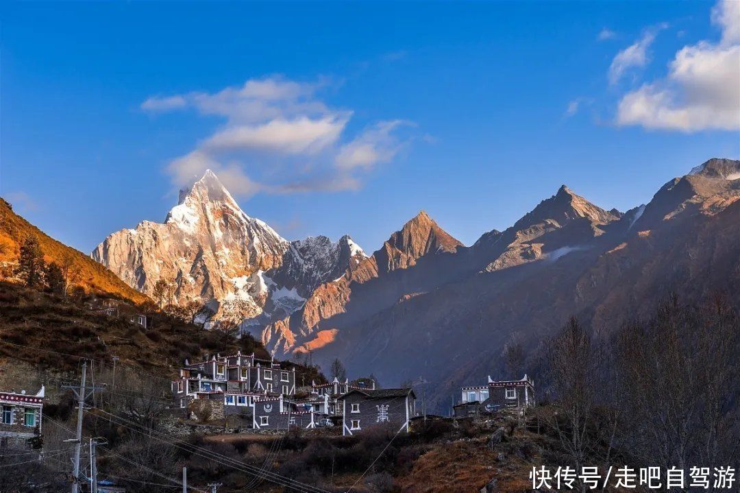 红军长征翻越的第一座雪山，山上云海绝美，有着不输江南的美景