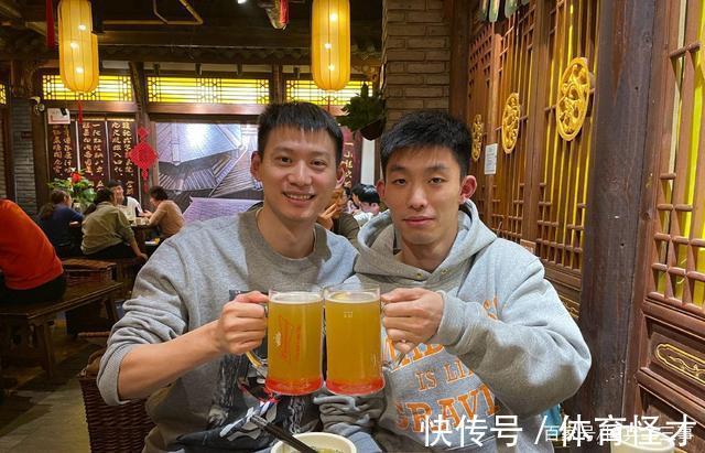 闫安|国乒男单3剑客齐聚!全国冠军已宣布退役,两大名将干杯,王皓点评