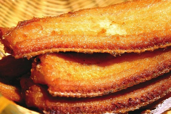  炸带鱼时，是裹淀粉还是面粉？大厨说：这样才对，口感特别好