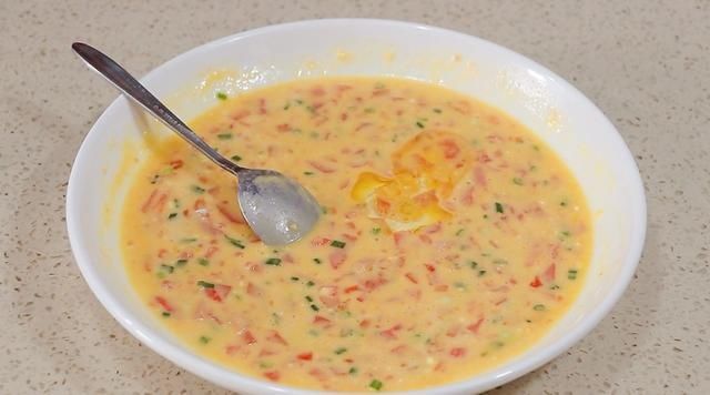 天冷了，我家隔天就用番茄和鸡蛋这样做，别不懂吃早餐