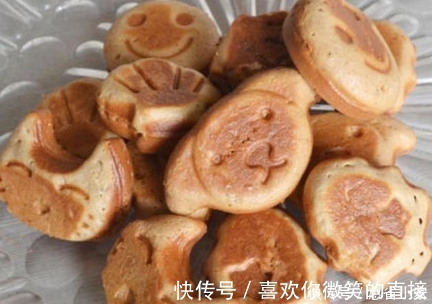 早餐就该吃它，鸡蛋搅好锅里一摊，香甜柔软，孩子连吃一周都不烦