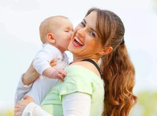 宝妈|宝宝一些动作出现的早,不仅身体棒,而且智商高,来了解一下