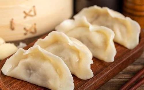 拌饺子馅，用生油还是熟油？弄清这一点，饺子鲜香四溢，不油腻