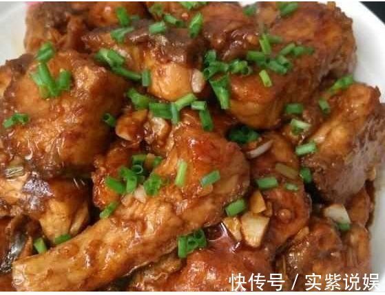 翻炒均匀|美食推荐红烧鱼块，黄焖鸡，香辣鸡爪，香菇豆腐的做法