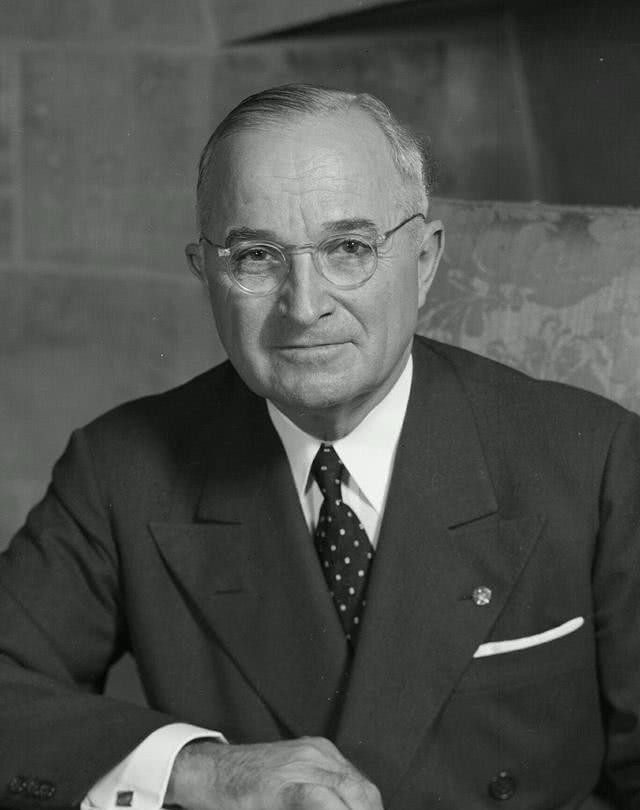 八宝山|抗战打满全场的国军虎将，获得美国颁发的勋章，死后葬入八宝山