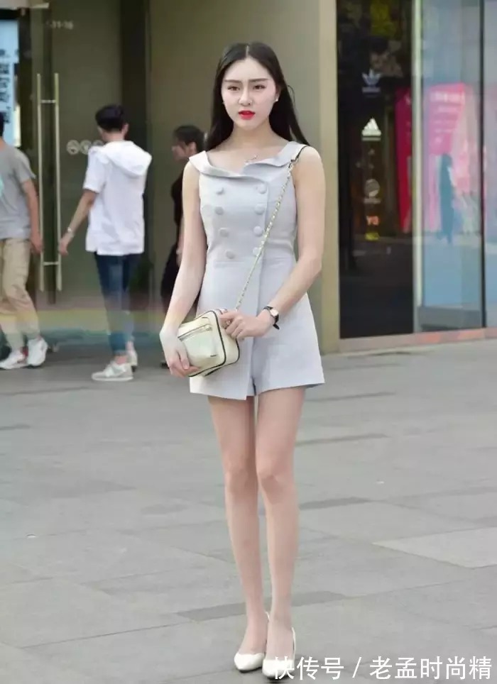 路人 街拍路人,没有丑女人,不做懒女人,穿搭时尚体面才能魅力无限