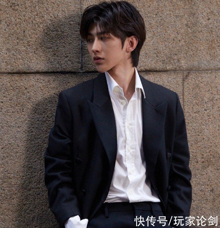 明星 蔡徐坤缺席《奔跑吧》录制,看到“替补”的明星,这阵容太强大