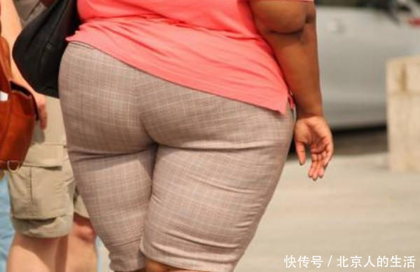 迹象|衰老走近女性时，“下半身”不会说谎，会有5个明显迹象