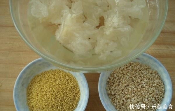 在春天，早晨喝豆浆不如喝它，无糖无添加，满满一碗都是胶原蛋白