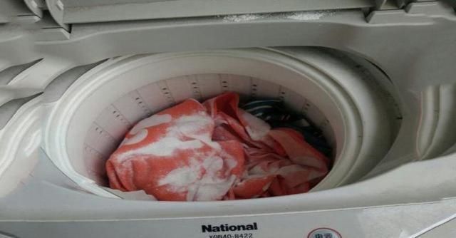 机洗衣服不能只放洗衣液，关键的几步，让衣服洗得更干净