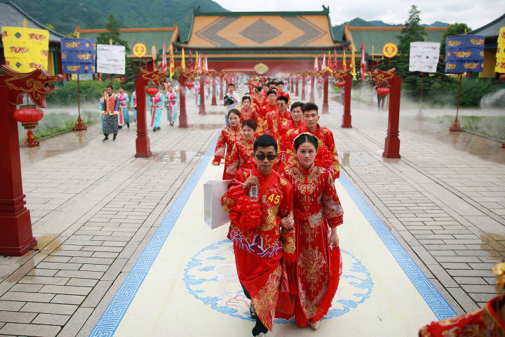 集体婚礼|百位新人办集体婚礼 践行婚俗新风