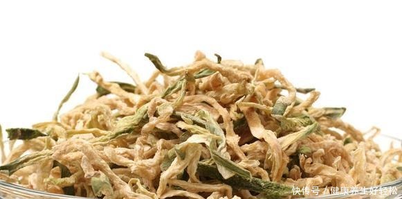 入冬后，遇见这菜就买10斤，晒干了保存，吃一整个冬天不会坏！