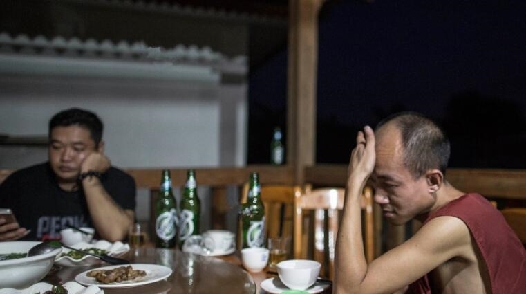 信仰|方丈做“老总”, 寺庙成“企业”, 随便吃喝, 佛门信仰何在?