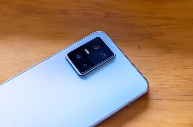 秘诀|vivo S10 Pro自带变美秘诀，吸睛配色、轻薄机身很加分