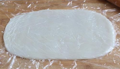 香甜|夏天就馋糯米粉这做法,一蒸一卷就搞定,香甜软糯,吃1次忘不了