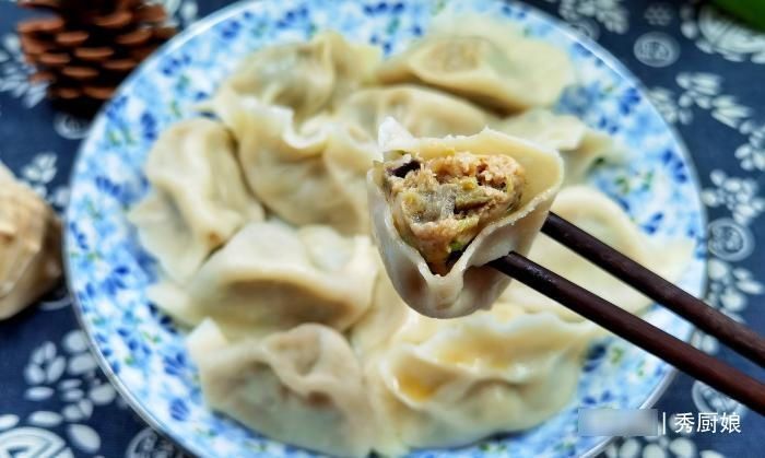 入秋后,韭菜豆角靠边站,用它做馅包饺子,清香四溢,营养降秋燥