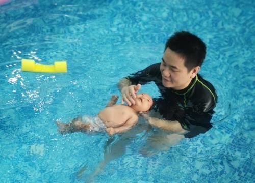游泳馆|做好孩子防溺水的最好方法就是主动带他去游泳馆