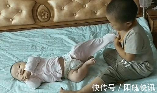 全网|4岁哥哥照顾妹妹起居火了,大概是全网“混得最牛”的二胎