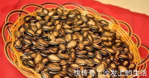 瓜子|高血压的人有福了常吃此物,利肺润肠,止血降压,预防动脉硬化