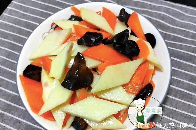 这三样素菜一起炒,秋天吃它特营养,我家一周吃3次,次次都光盘