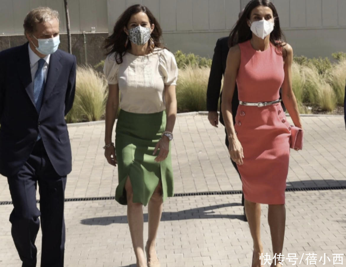 econ|西班牙王后越老越优雅，穿绿色印花裙大方自信，无惧皱纹与白发